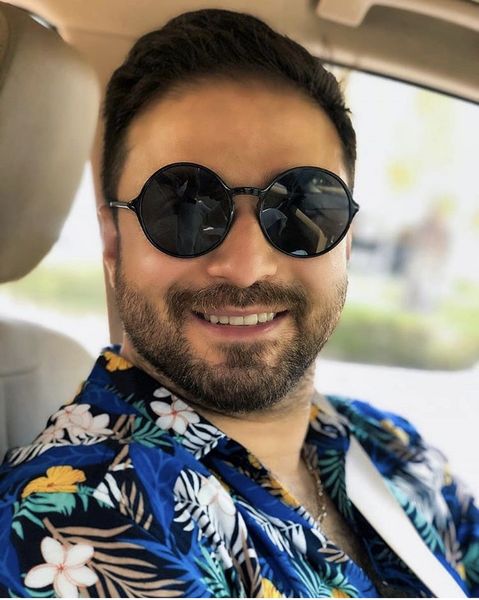 لباس هاوایی طور بابک جهانبخش + عکس