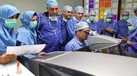 وزیر بهداشت چشم یک دختر 25 ساله را عمل کرد