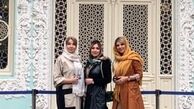 نیوشا ضیغمی و دوستانش در عمارتی زیبا