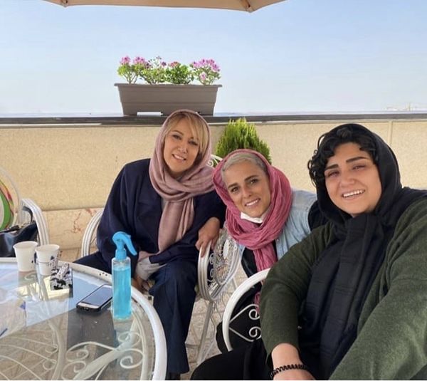 سلفی خانم های ملکه گدایانی + عکس