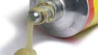 آموزش پاک کردن لکه چسب قطره ای از روی لباس و اجسام
