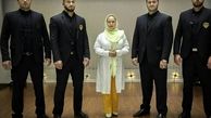عکس خانم بازیگر میان چهار بادیگارد