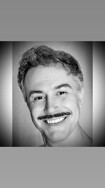 دانیال حکیمی با سیبیل + عکی