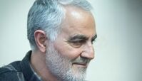 
دیدار حاج قاسم با ننه علی مادر شهید +فیلم