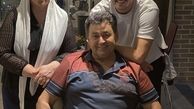سردار آزمون در کنار پدر و‌مادرش + عکس
