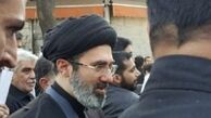 سلفی گرفتن با «سید مجتبی خامنه‌ای» در مراسم ختم+عکس
