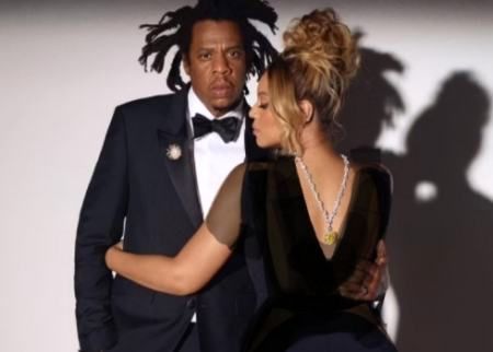  الماس ۳۰ میلیون دلاری و کمیاب بر گردن یک بازیگر