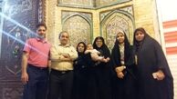 گوینده پیشکسوت و خانواده در سفر