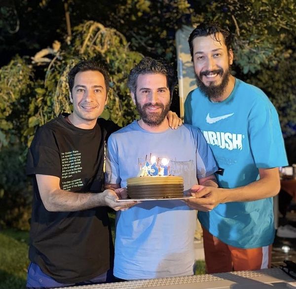 تولد ساده هوتن شکیبا با دوستانش + عکس