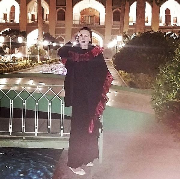 آزیتا ترکاشوند در عمارتی سنتی + عکس