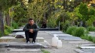 بازیگر جوان در حال زیارت اهل قبور + عکس