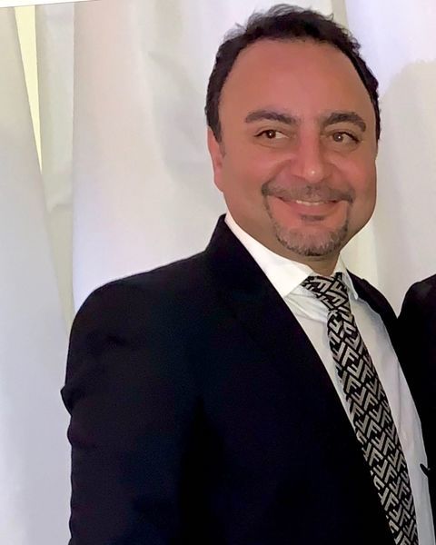 تیپ دامادی خواننده گروه آریان + عکس