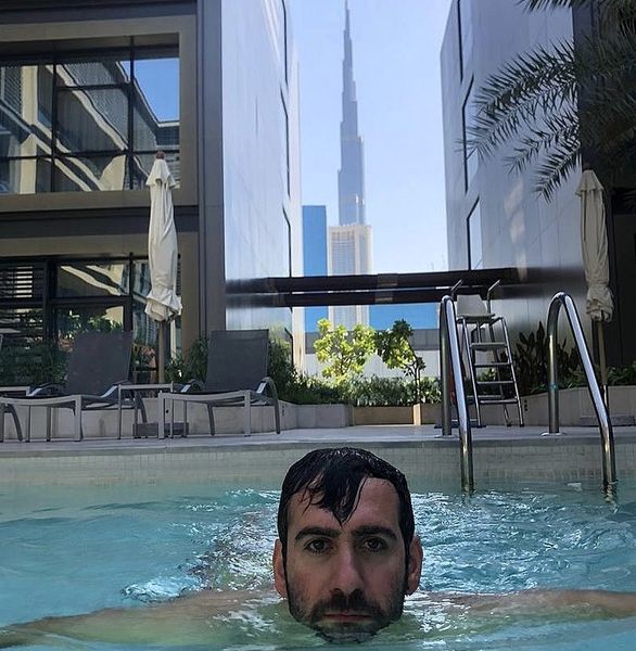 بازیگر دراکولا در استخرهای دبی + عکس