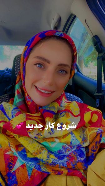 لباس رنگارنگ نگین معتضدی + عکس