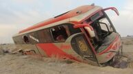 مجروحیت 17 نفر در واژگونی اتوبوس