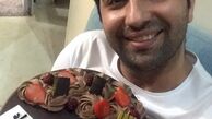 سلفی آقای بازیگر با کیک‌ تولدش + عکس