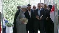 یک اتفاق جالب در شروع ریاست جمهوری پزشکیان + ویدئویی از همراهی زهرا پزشکیان با پدر