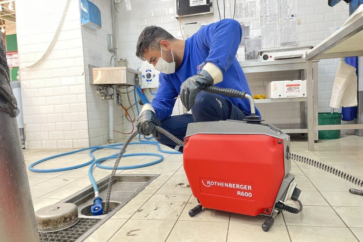 خدمات لوله بازکنی تهران رفع گرفتگی لوله در کمتر از یک ساعت