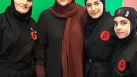 عکس بازیگر پایتخت با گروه جنجالی عصر جدید