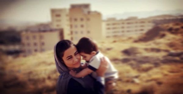 عکس عاشقانه یاسمینا باهر و پسرش