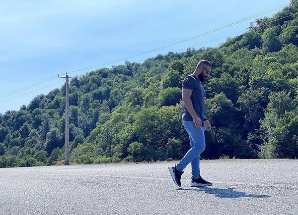 عکس زیبای میلاد کی مرام در طبیعت