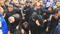  آخرین وداع خانواده با پدر استقلال/عکس