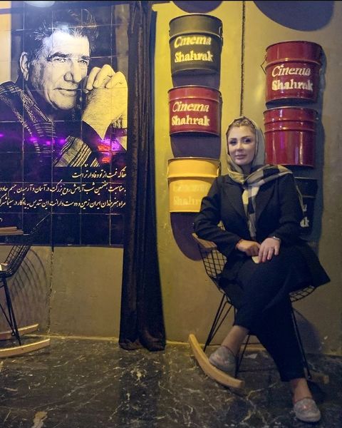 نیوشا ضیغمی در کافه ای متفاوت + عکس