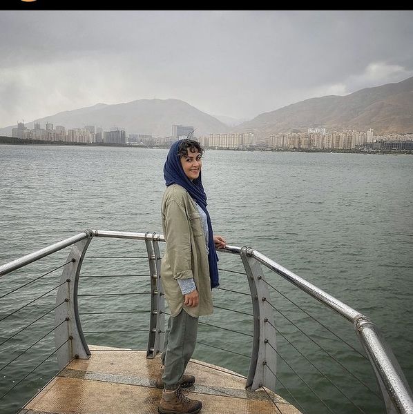 خانم بازیگر لب آب + عکس