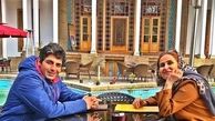 عکس حمید گودرزی و مادر جوانش در یک عمارت بی نظیر
