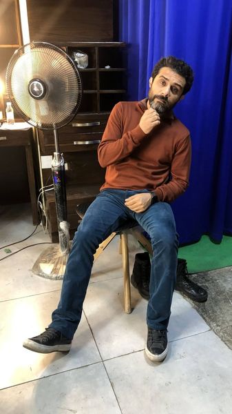 وحید رهبانی بازیگر گاندو در خانه اش + عکس