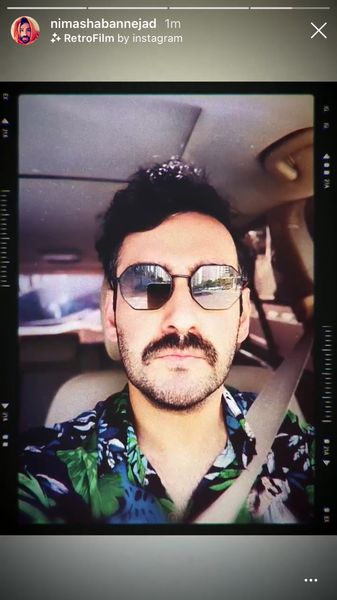 نیما شعبان نژاد با لباس هاوایی در ماشینش + عکس