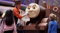 قطار غول‌پیکر شکلاتی به مناسبت جشن عید پاک در لندن+ عکس