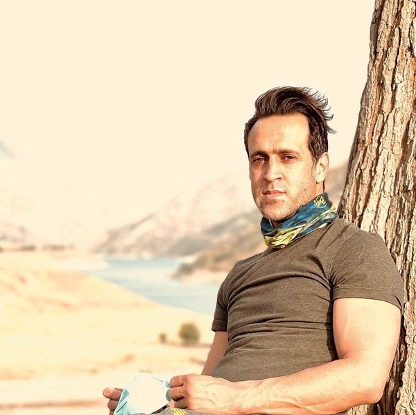 علی کریمی در دل کویر + عکس