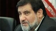 امدادگران با کوله‌پشتی‌ قطعاتی از اجساد سرنشینان هواپیما را به پایین منتقل کردند