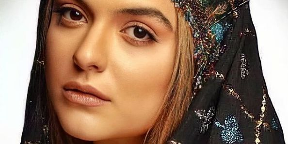 عکس زیبای دنیا مدنی با روسری سنتی + عکس