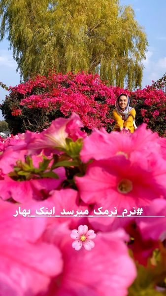 سوگل طهماسبی در میان گل های بهاری + عکس